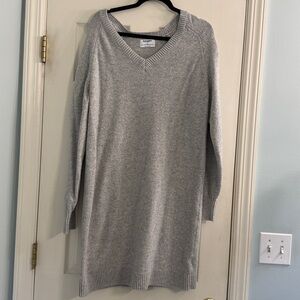 Old Navy Light Gray V-Neck Sweater Dress